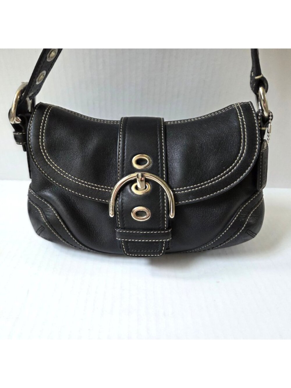 Vintage Coach Soho Black Leather Flap Shoulder Bag F10909 Y2K Contrast Stitching - Picture 3 of 16